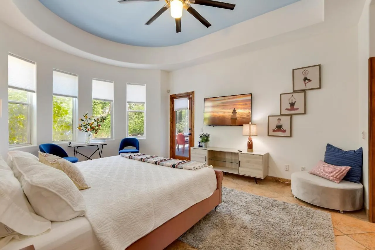 A Beautiful Desert Escape With Everything You Need Palm Springs 0*,