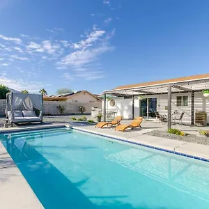 Holiday home Cozy With Pool Moutain View 3675, Palm Springs