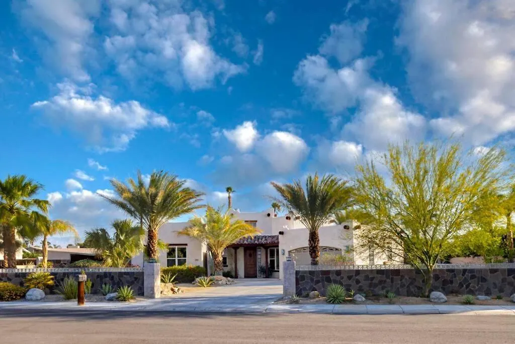 A Beautiful Desert Escape With Everything You Need Palm Springs United States