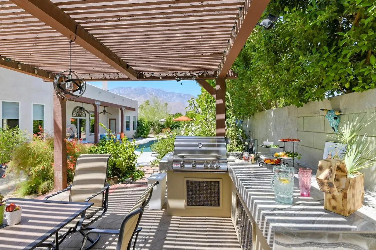 A Beautiful Desert Escape With Everything You Need Palm Springs