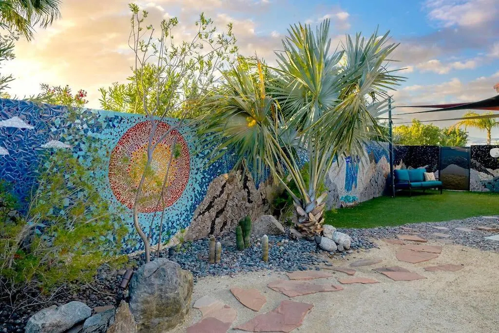 A Beautiful Desert Escape With Everything You Need Palm Springs Holiday home