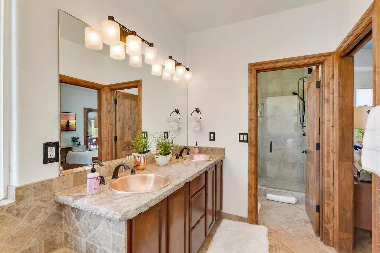 A Beautiful Desert Escape With Everything You Need Palm Springs 0*,