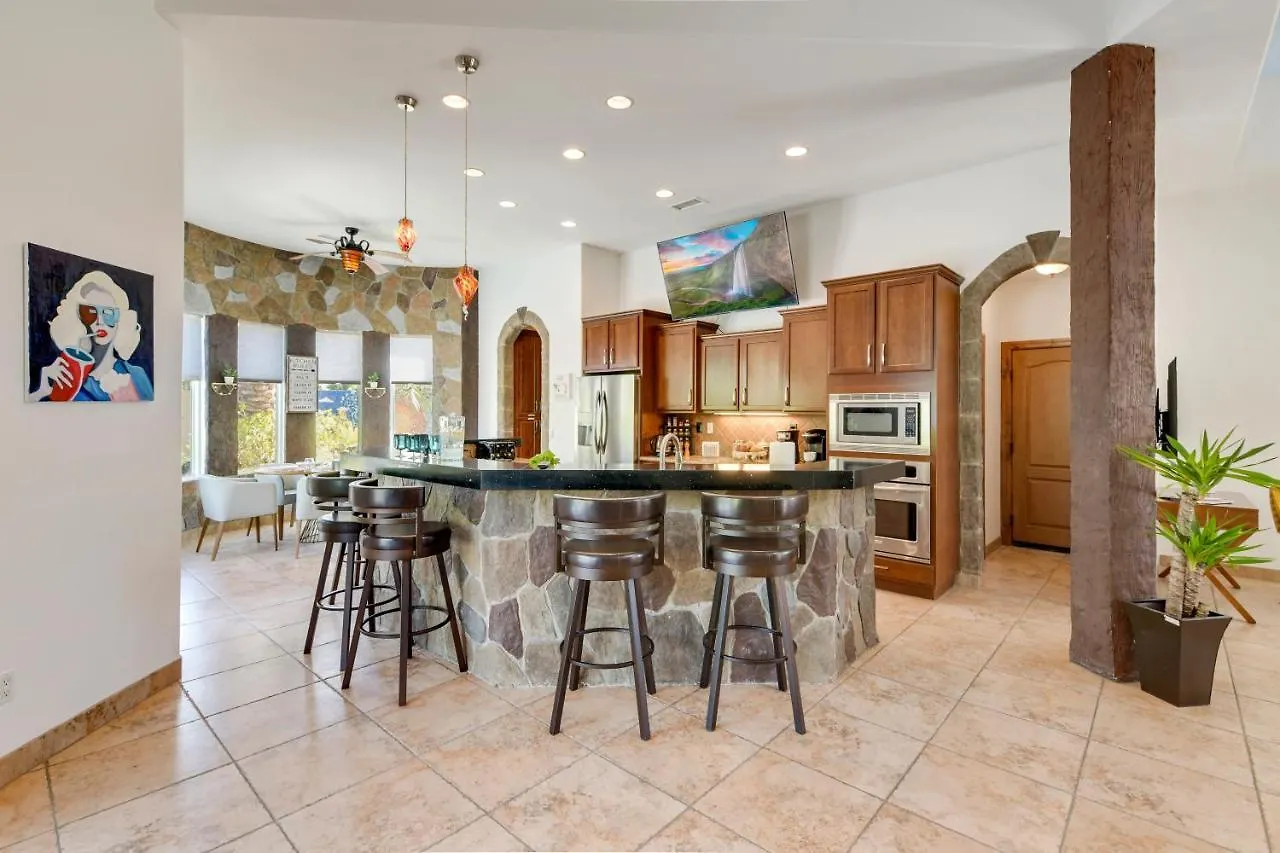 A Beautiful Desert Escape With Everything You Need Palm Springs Holiday home