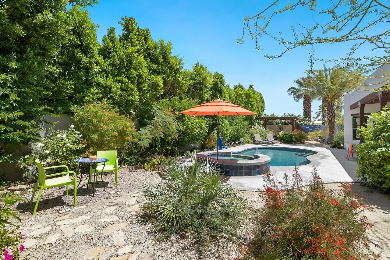 A Beautiful Desert Escape With Everything You Need Palm Springs