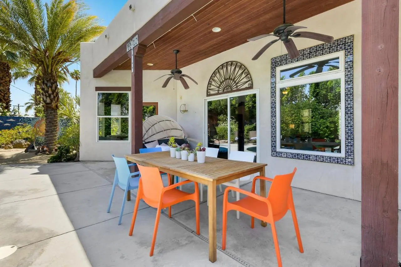A Beautiful Desert Escape With Everything You Need Palm Springs 0*,